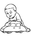 bébé joue avec voiture rouge