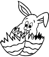 Un lapin sort de son oeuf